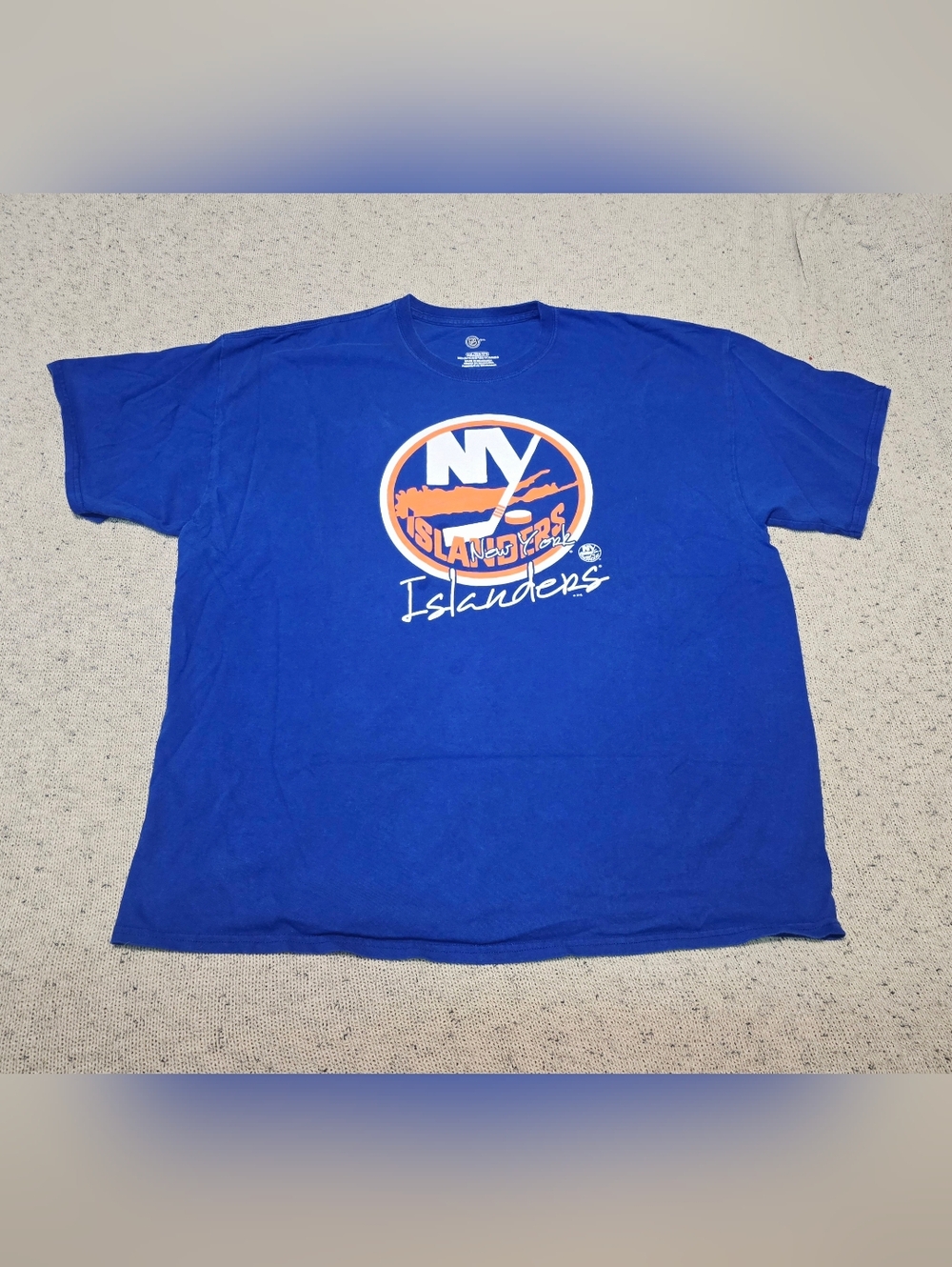 NHL New York Islanders T-Shirt Mens XXL Hockey Distressed Cotton Graphic Tee